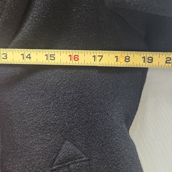 Elegant Black Double-Breasted Pea Coat - Picture 7 of 9